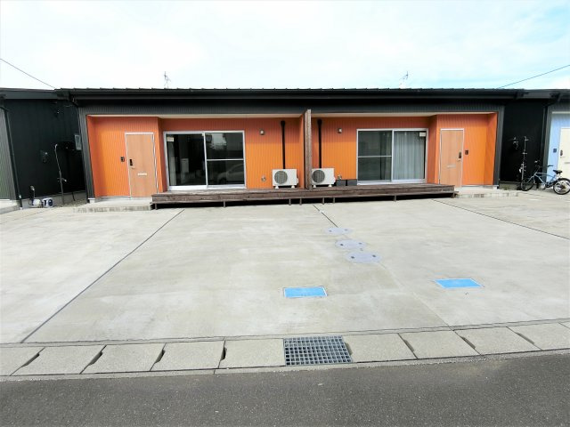 シャノワールの駐車場