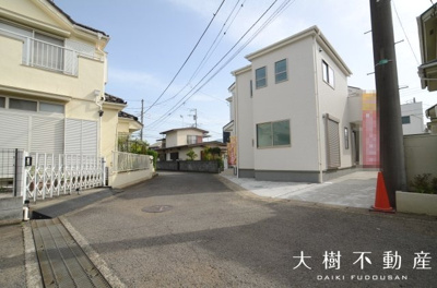 【前面道路含む現地写真】 | 海老名市今里2丁目　新築戸建て　全１棟　【仲介手数料無料】