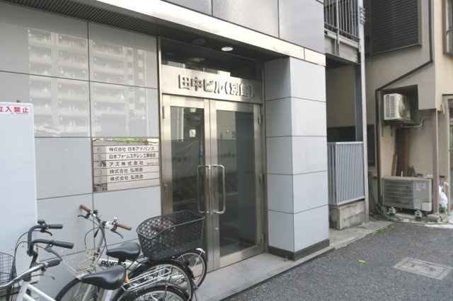 田中ビル別館のエントランス