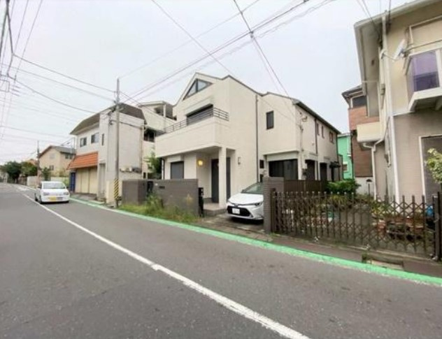 中古戸建（鶴見区寺谷1丁目）の外観|外観です　中古戸建　3LDK×2　2世帯住宅　片方を賃貸にする事も可能　敷地面積：57.59㎡　建物面積：47.32㎡　軽量鉄骨造住宅　平成5年10月築　JR京浜東北線「鶴見」駅徒歩12分