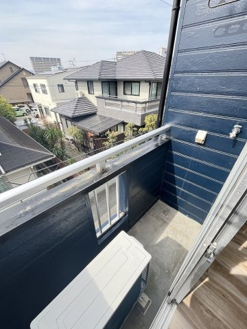 シャーミー諏訪野【10,000円キャッシュバック対象物件】のバルコニー|お洗濯にも便利なバルコニー付き