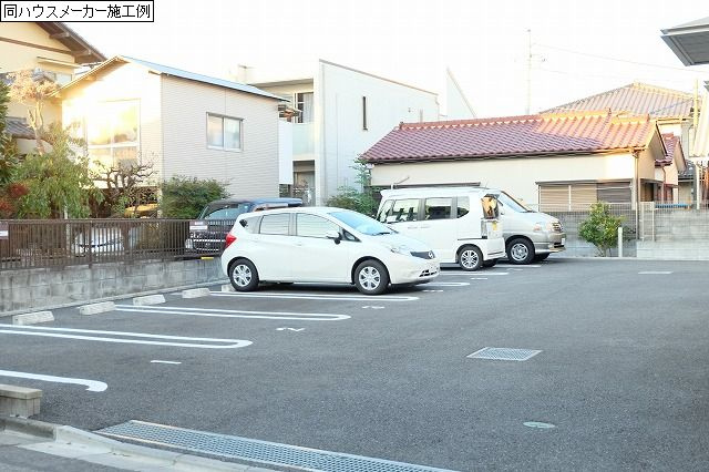 D-room友田の駐車場