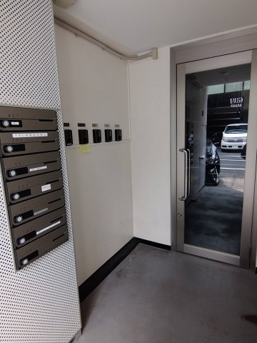 村上ビルのエントランス