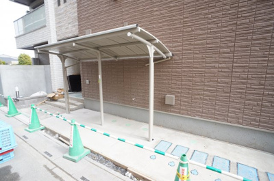 【その他共用部分】 | メゾン　ピース　ShaMaison | 工事中自転車置き場。2023年2月25日撮影。