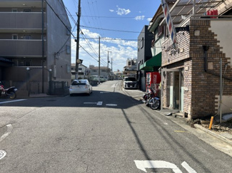 【前面道路含む現地写真】