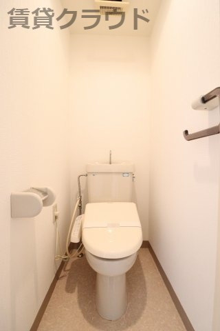 アーバンエクセル蘇我のトイレ|落ち着いた色調のトイレです