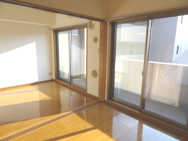 Ｊ．プレステージの洋室
