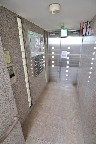 Ｊ．プレステージのエントランス