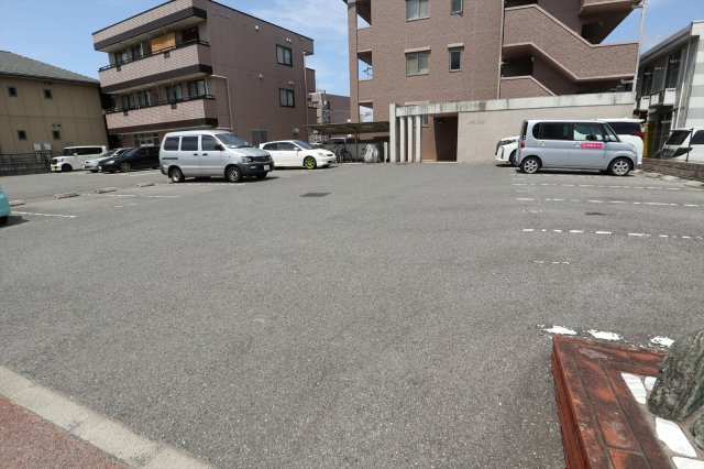 Ｊ．プレステージの駐車場