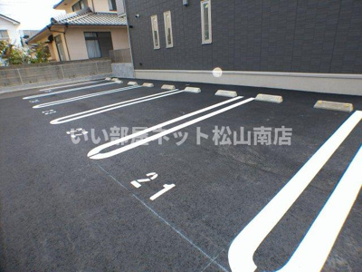 【駐車場】 | ラ　メール　B棟