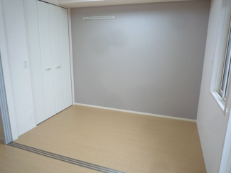 【洋室】 | ヴィーブルＦ | 広々とした洋室です