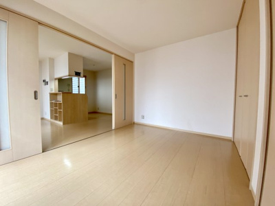 【洋室】 | カーサ ロッソ