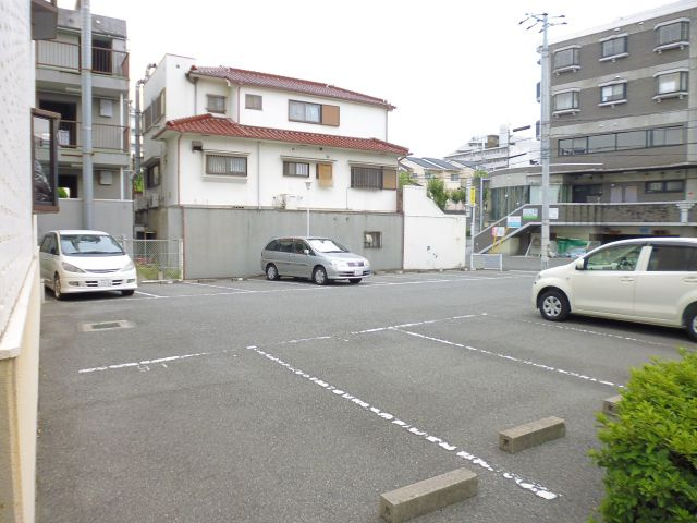 メゾン大津和の駐車場