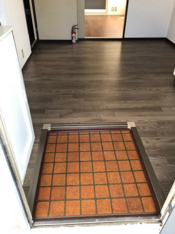 磯部ハイツ月見屋敷Ａの玄関