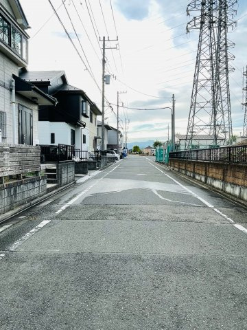 あきる野市原小宮　中古戸建の前面道路含む現地写真