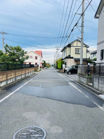 あきる野市原小宮　中古戸建の前面道路含む現地写真