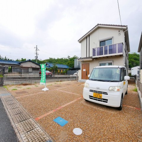 吐師下柏谷1号地の駐車場|車をお持ちの方に嬉しい駐車場付きの物件です