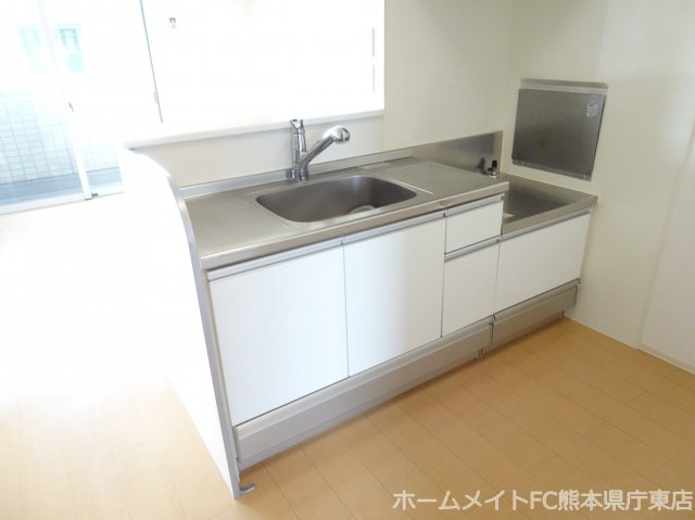 熊本市東区東野３丁目のアパートのキッチン