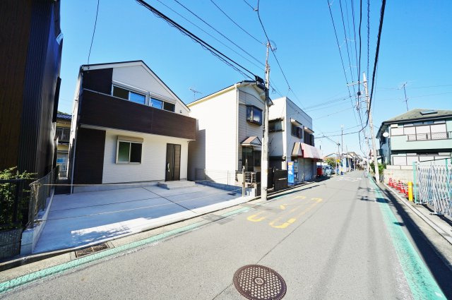 【横浜市中区簑沢77-6新築戸建て】★仲介手数料無料★（山元小学校・平楽中学校）の前面道路含む現地写真