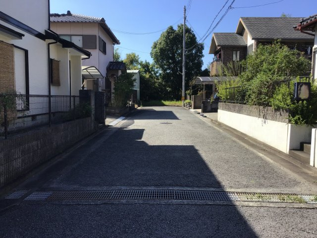 岩出市根来・中古戸建・54404の前面道路含む現地写真