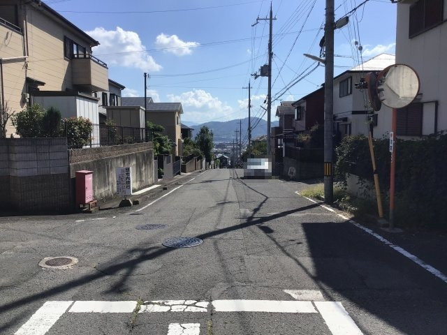 岩出市根来・中古戸建・54404の前面道路含む現地写真