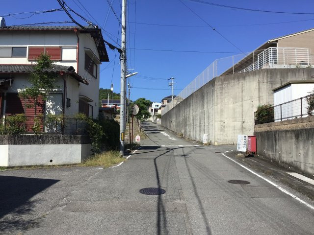 岩出市根来・中古戸建・54404の前面道路含む現地写真