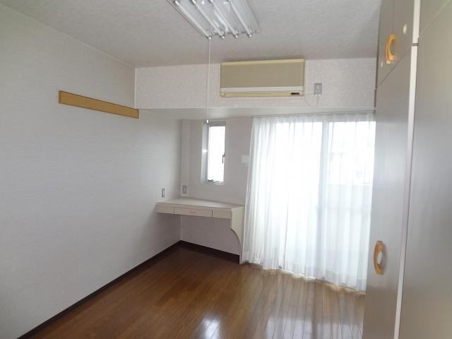 リバースコート木花台の洋室