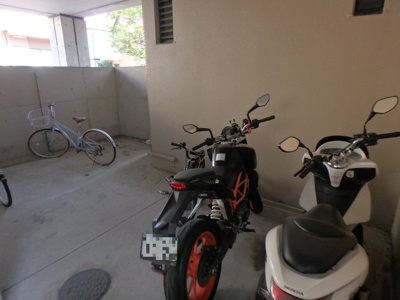 【その他共用部分】 | ＦＭロッカー | バイク置き場あります