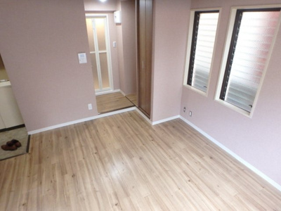 【居間・リビング】 | エレメンツアクア | たっぷりの陽射しが射し込むお部屋です