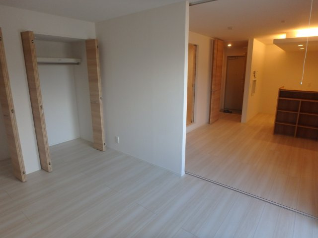 【寝室】 | ルミナーレ | 居間です