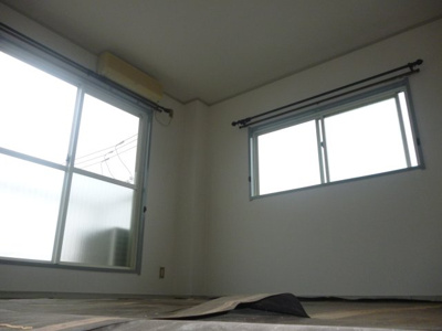 【寝室】 | サニーハウス | 広くて明るい寝室