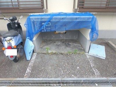 【駐車場】 | サンライト仁川 | ゴミステーションです