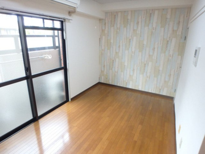 【居間・リビング】 | シェルプール弐番館 | たっぷりの陽光に包まれる