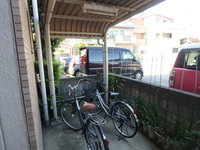 【その他共用部分】 | ジェンティール甲東 | 屋根付き駐輪スペースです