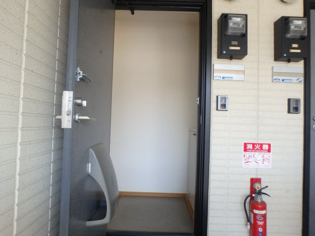 【玄関】 | シャレオ上大市　南棟 | 玄関から室内が見えにくいので安心