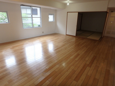 【居間・リビング】 | シロハイヌ門戸 | 明るいリビング