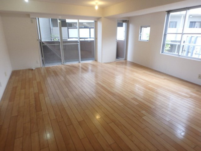 【居間・リビング】 | シロハイヌ門戸 | 広々１９帖のリビング