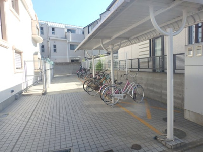 【その他共用部分】 | ステラハウス１５ | 屋根付き駐輪スペースです