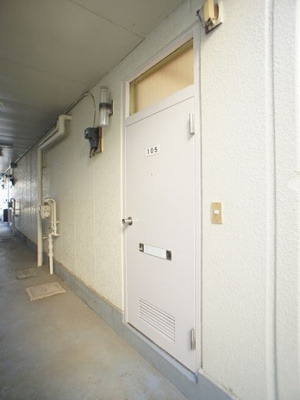 【セキュリティ】 | 新鹿沼ロイヤルマンション | しっかりとした玄関扉です。