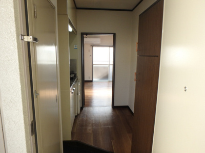 【玄関】 | ステラハウスⅥ | たっぷりの陽射しが射し込むお部屋です