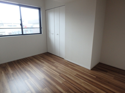 【寝室】 | Ｌａ・Ｄｏｕｃｅｕｒ西宮北口 | 日当たりのよい明るいお部屋です