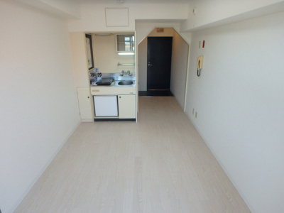 【居間・リビング】 | ダイドーメゾン甲東園Ⅱ | 白を基調とした明るいリビング