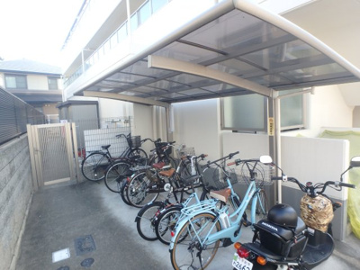 【その他共用部分】 | ＴＺ　ＲＥＡＬ | 屋根付き駐輪スペースです