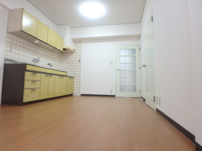 【居間・リビング】 | 西宮パールハイツ | ダイニングテーブルを置いて家族の団欒