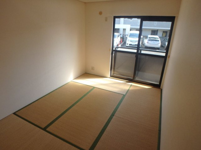 【和室】 | ネオアーバンコートー | こちらの居間で趣味の時間をお楽しみください