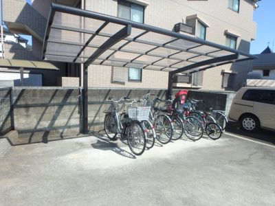 【その他共用部分】 | ネオアーバンコートー | 屋根付き駐輪スペースです