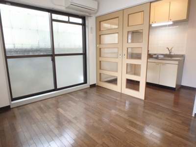 【居間・リビング】 | ハイツヤマトⅡ | 太陽の恵みを感じる温もりあふれる空間