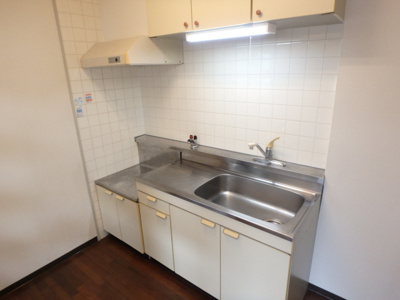 【キッチン】 | ハイツヤマトⅡ | ガスキッチンでお料理がはかどりますね