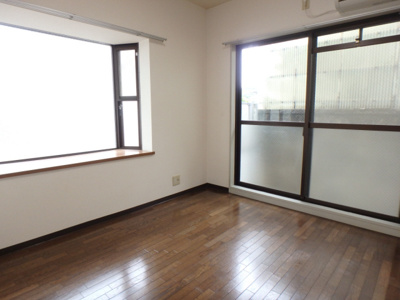 【寝室】 | ハイツヤマトⅡ | たっぷりの陽光と心地よい風が舞い込む住まい