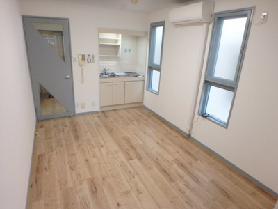 【居間・リビング】 | ピア門戸 | 窓が多く明るいリビング